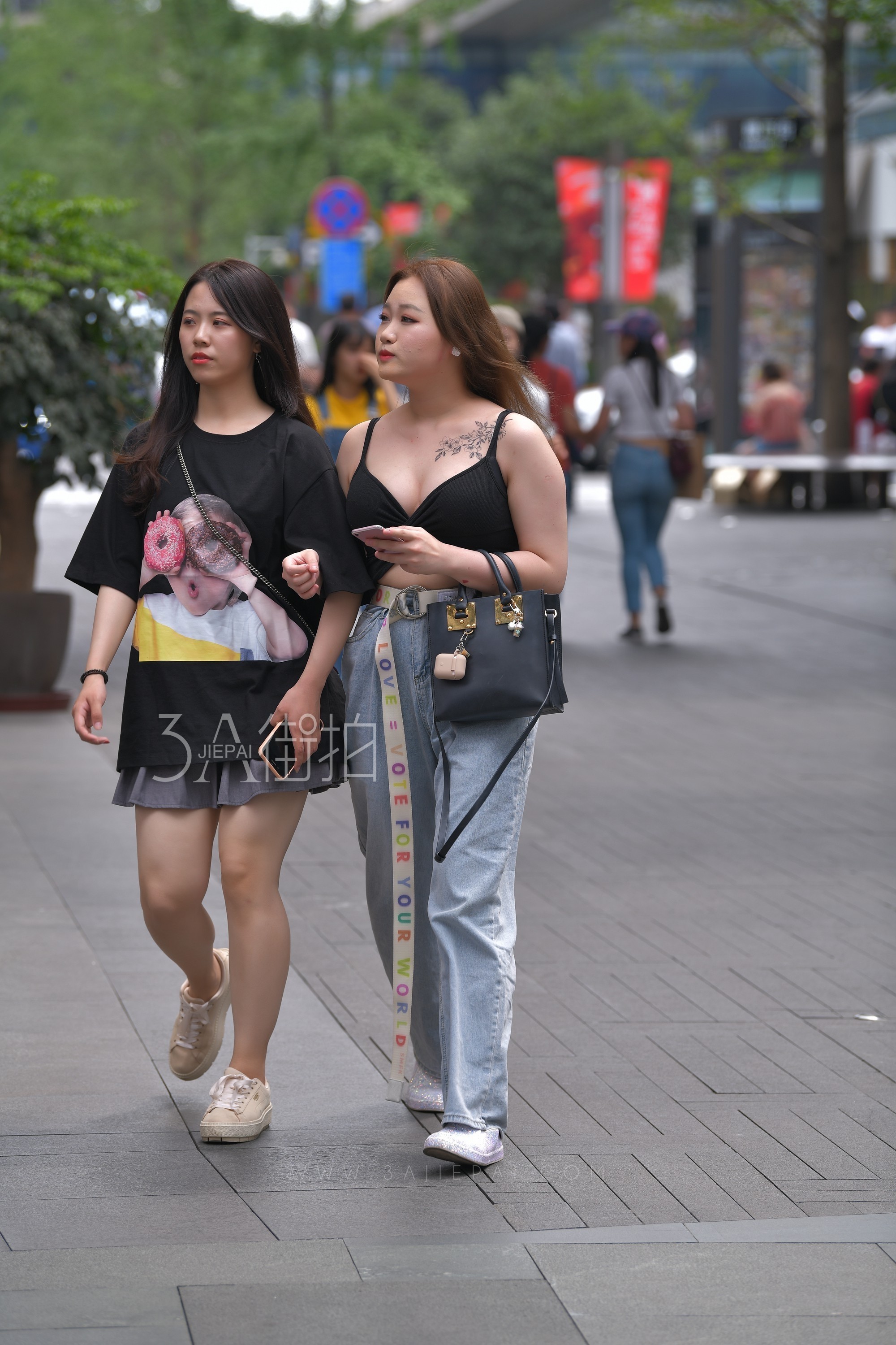 艳冠群芳的妖娆女孩，广州街拍[QT·939qr] - 免费·街拍图片 - 第一街拍网