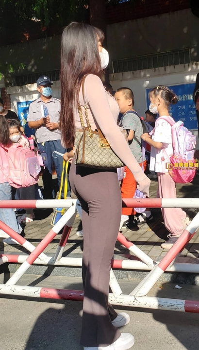 紧身裤少妇（22P），广州街拍[JSK·238rx]
