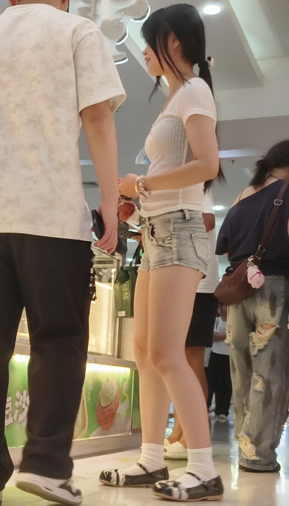 【视频】热裤女生半透明上衣很性感[RK-J301]