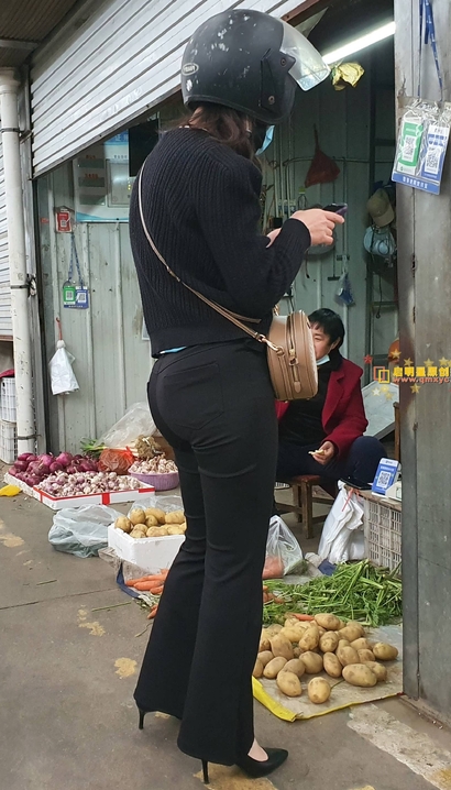 黑裤（12P），武汉街拍[QT·645wn]