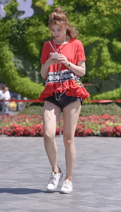 抓拍软玉温香的潮流热裤丰臀女神，街拍美女[RK·117pf]