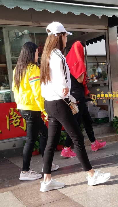 黑色紧身裤美女，日本街拍[JSK·664wg]