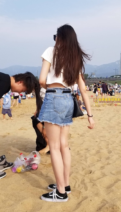 沙滩妹子俩（15P），最新街拍[RK·855rn]