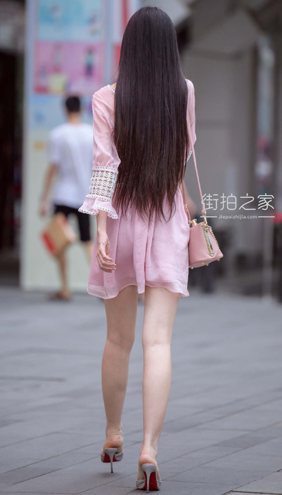 大长腿粉色群美女~，北京街拍[684lm]
