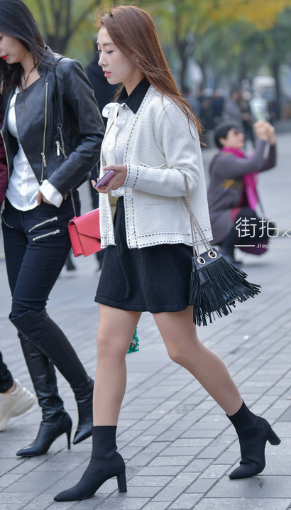 街拍黑色短裙小妞，武汉街拍[126wx]