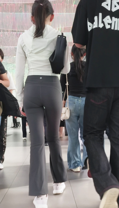 【视频】一位袅袅婷婷的时髦紧身裤美眉[JSK-29D3]