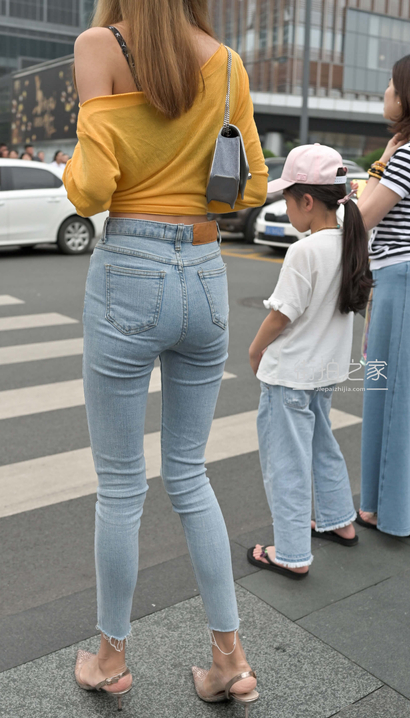 搭讪黄衫牛仔裤美女，广州街拍[724mb]