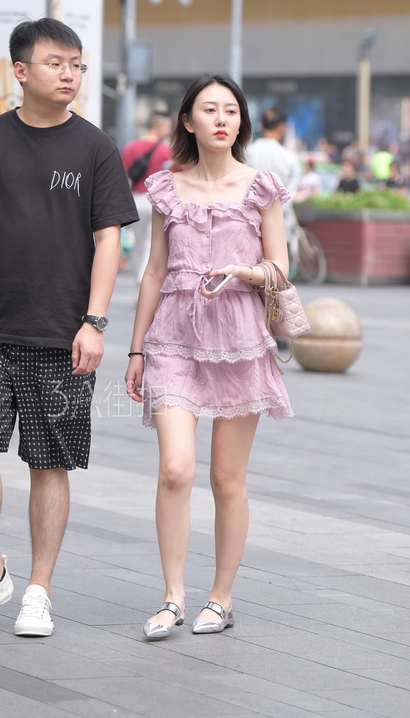 环肥燕瘦的小短裙长裙美臀美女，北京街拍[QZ·057pf]
