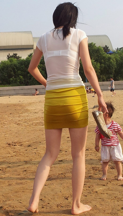 （第三只眼）-9100参赛作品之一--沙滩黄色紧身裙少妇--｛20...