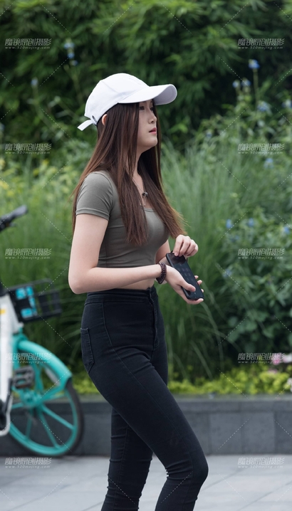 听歌的美女，韩国街拍[NZK·274ae]