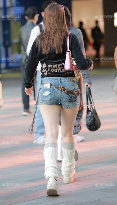牛仔热裤性感美女，日本街拍[RK·901sg]