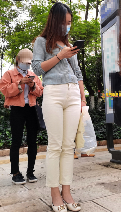白休闲裤邻家女孩，街拍美女[QT·132hb]