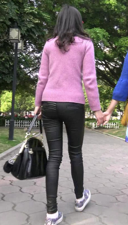 街拍腰如约素的超短裙牛仔短裤丝袜女生[vd1.01-6F6P]