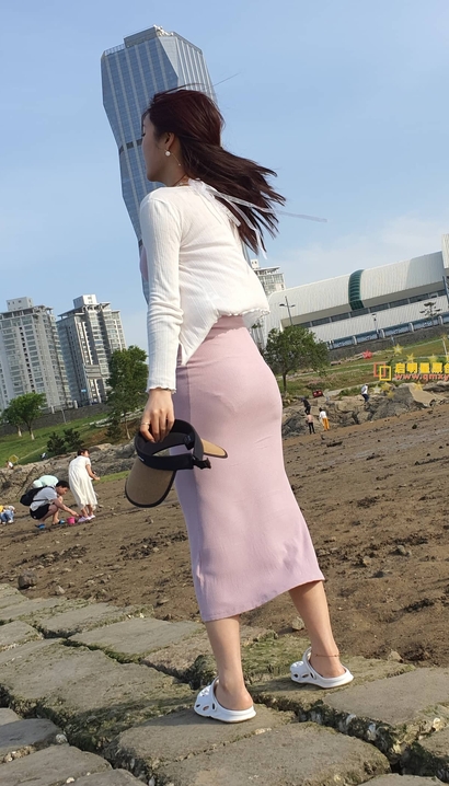 粉色长裙（16P），重庆街拍[QZ·028iz]