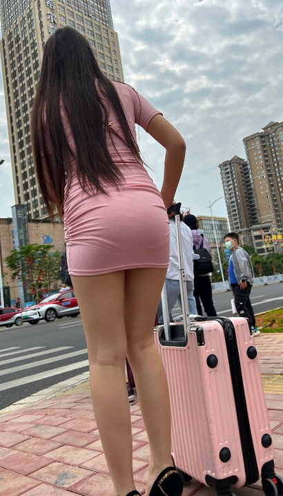 五一特辑-独自出行的超短包臀高跟长腿美女，太古里街拍[QZ·664ha]