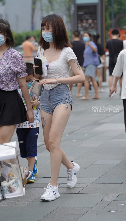 有纹身的热牛小姐姐，街拍极品[RK·532re]