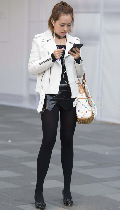 厚黑裤袜，街拍极品[637qr]