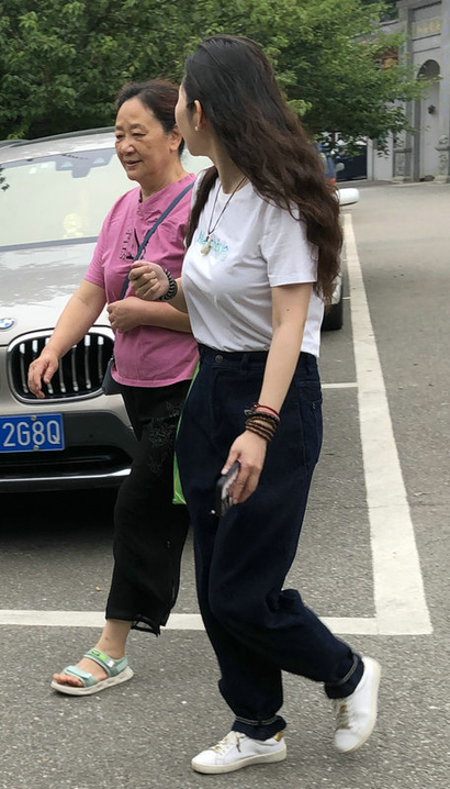 祈福少妇，国产街拍[QT·773og]