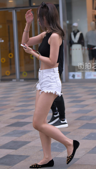 街拍白色热裤美眉，街拍美女[575xo]