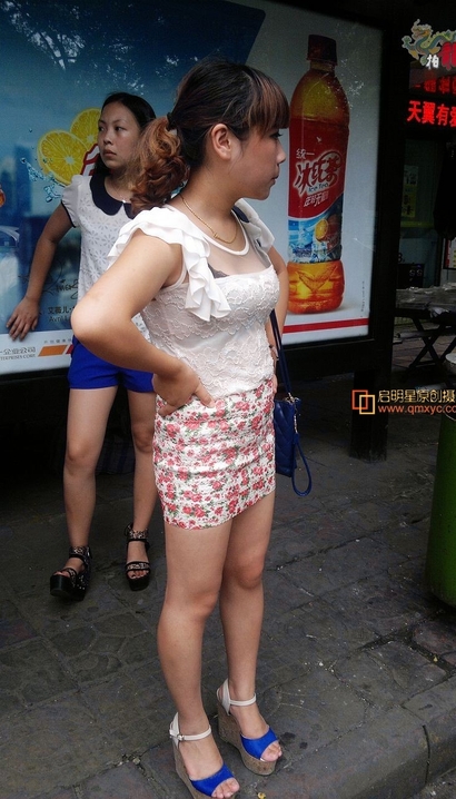 N8 花包臀 丰满的MM（12P），极品街拍[QZ·835ly]