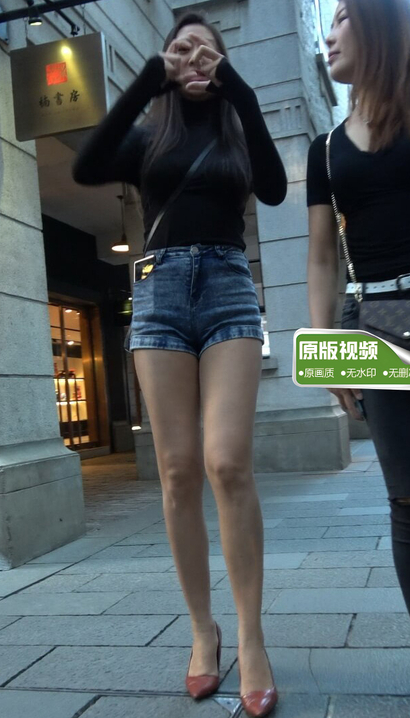 街拍超级大长腿美女姐姐