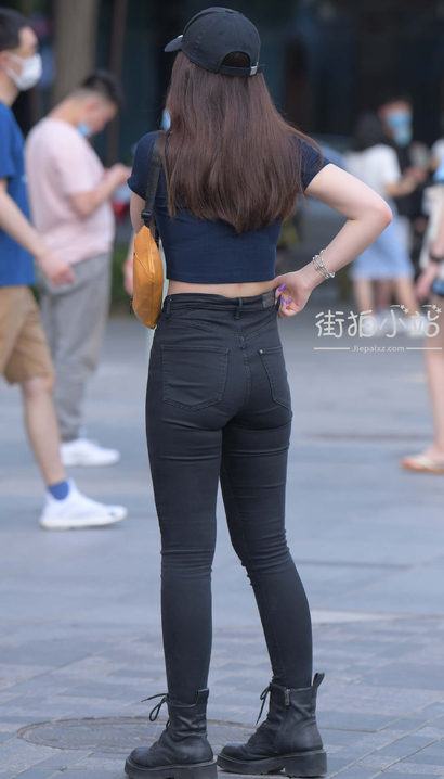 街拍黑色紧牛小妹，春熙路街拍[NZK·826wt]