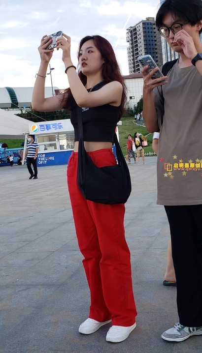 红色长裤（16P），街拍美女[QT·791df]