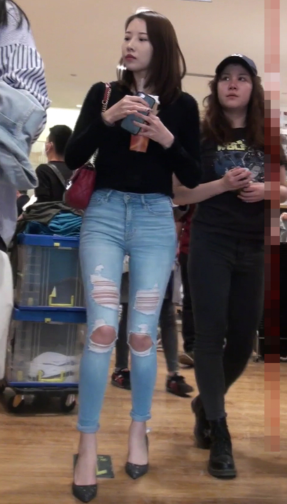 街拍紧身牛仔裤美女气质一流[SP-4D7R]