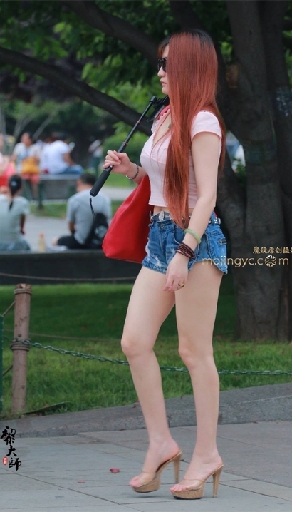 大长腿白又嫩，偶尔露出的腰和沟。，街拍美女[RK·375ua]